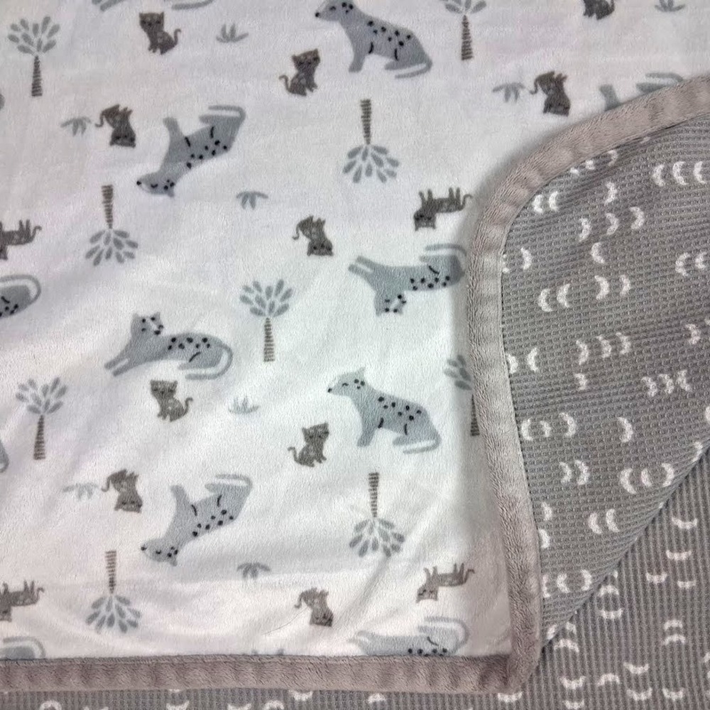 Modern Moments Baby Boy Blanket Gray White Thermal Gerber Tiger Lion Jungle Cat - Picture 3 of 4